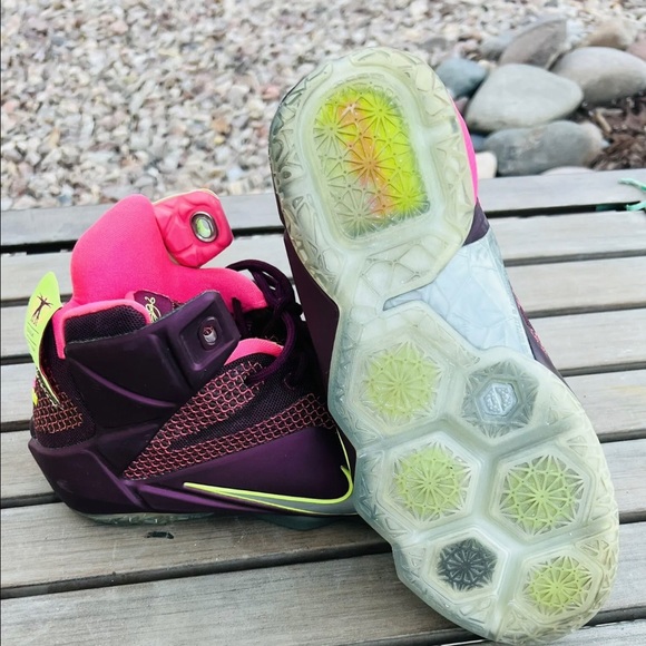 NIKE LeBron Double Helix 12 684593-607 Merlon/Metallic Silver-Volt-Pink Pow - Picture 3 of 4